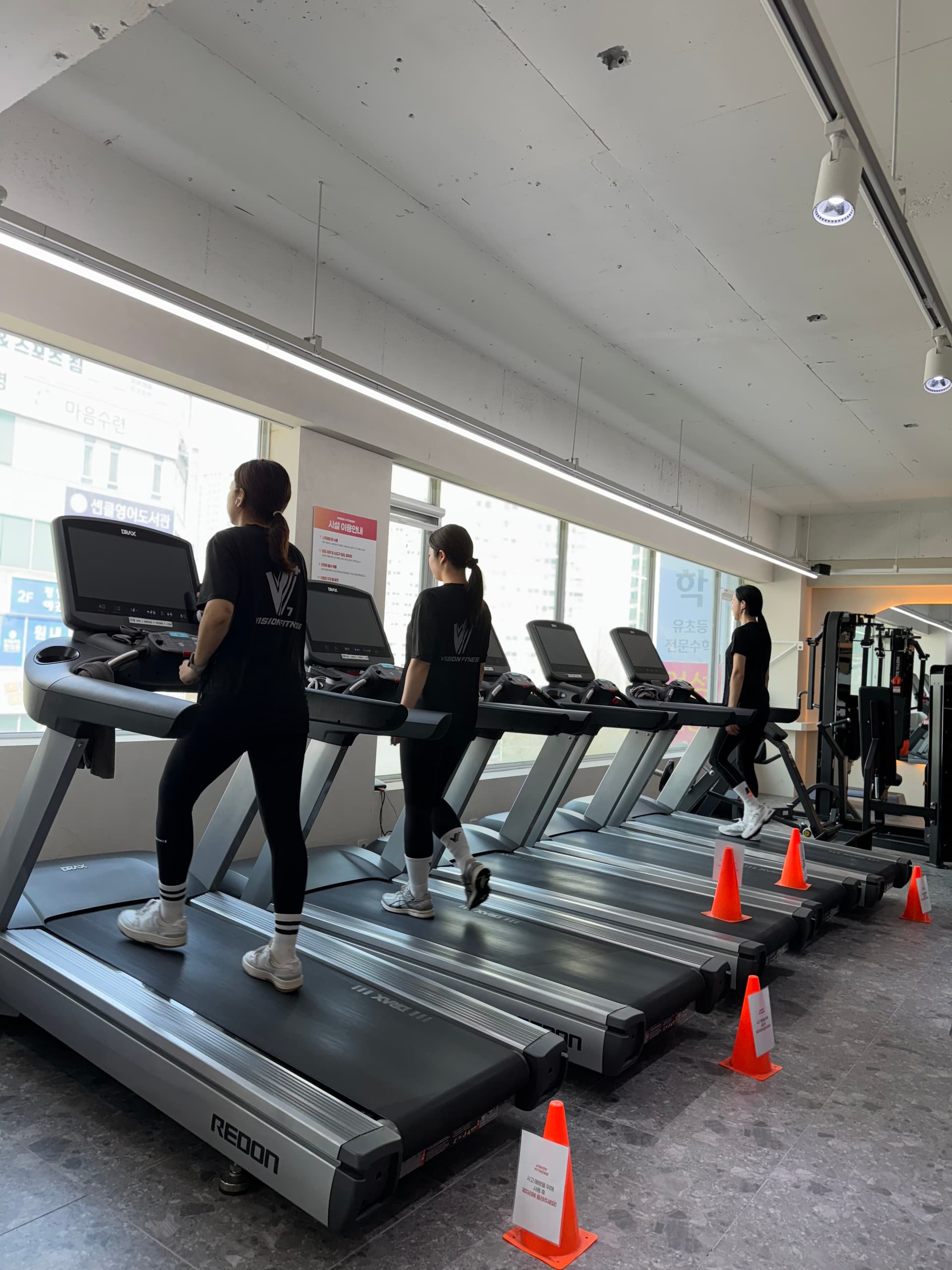 센터 사진